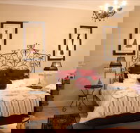 Azalea Cedar-Rose Villa - Accommodation Mount Tamborine
