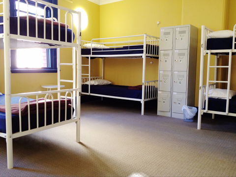 Central Perk Backpackers - Accommodation Mount Tamborine 2