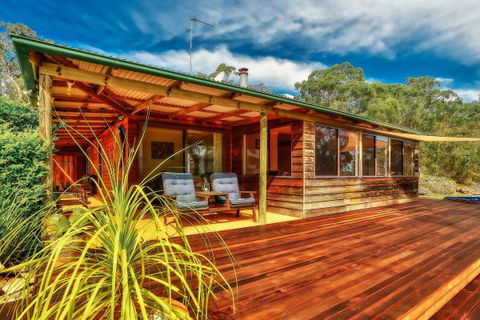 Coach House Hill Cottage - Accommodation Mount Tamborine 1