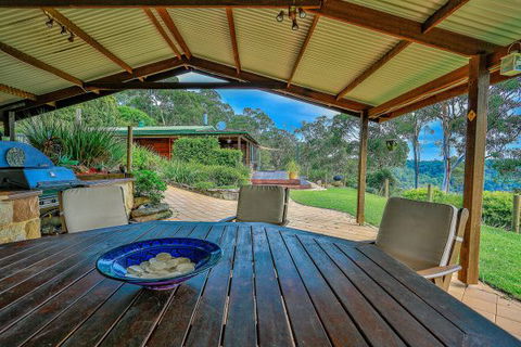 Coach House Hill Cottage - Accommodation Mount Tamborine 5
