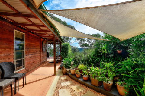 Coach House Hill Cottage - Accommodation Mount Tamborine 7