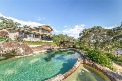 Coach House Hill Cottage - Accommodation Mount Tamborine 8