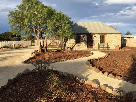 Keefers Cottage - Accommodation Mount Tamborine 0