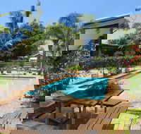 Lakes Waterfront Motel - Accommodation Mount Tamborine