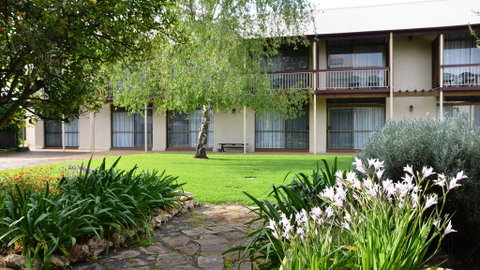 Coonawarra Motor Lodge - Accommodation Mount Tamborine 0