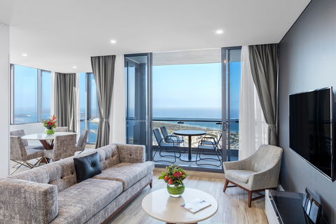 Meriton Suites Southport - Accommodation Mount Tamborine 1