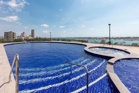 Meriton Suites Southport - Accommodation Mount Tamborine 2