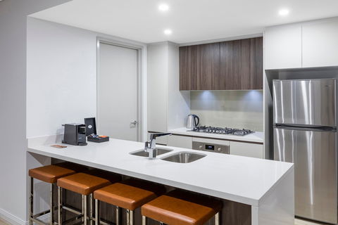 Meriton Suites Southport - Accommodation Mount Tamborine 3