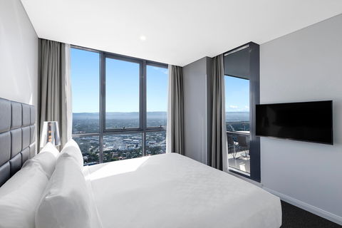 Meriton Suites Southport - Accommodation Mount Tamborine 4