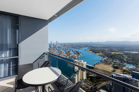 Meriton Suites Southport - Accommodation Mount Tamborine 5