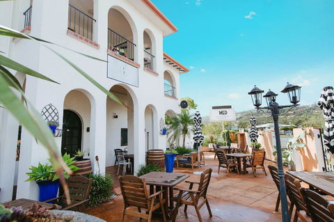 The Med Crescent Head - Accommodation Mount Tamborine 2