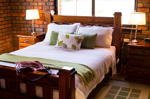 The Creek Cottage - Accommodation Mount Tamborine 1