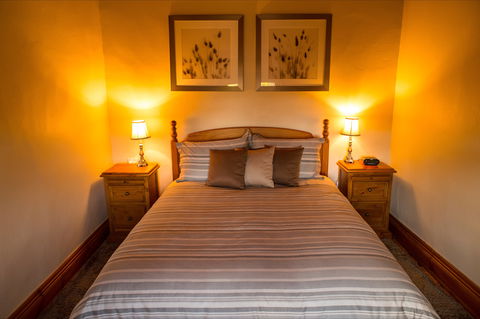 The Creek Cottage - Accommodation Mount Tamborine 2