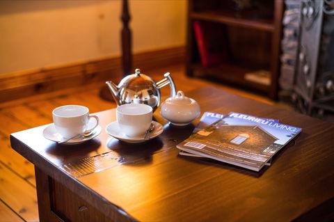 The Creek Cottage - Accommodation Mount Tamborine 4