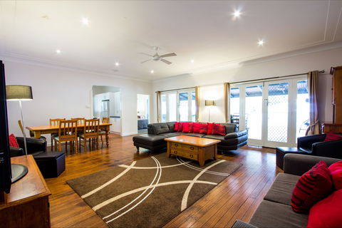 The Retreat Port Stephens - Accommodation Mount Tamborine 1