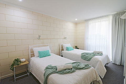 All Decked Out At Penguin Mews - Accommodation Mount Tamborine 5