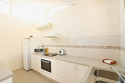 All Decked Out At Penguin Mews - Accommodation Mount Tamborine 7