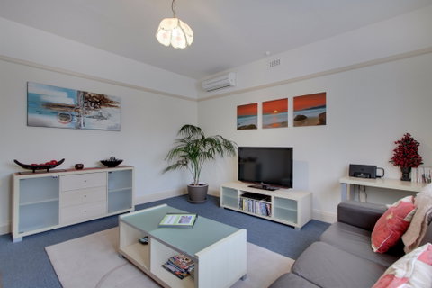 Amy Cottage - Accommodation Mount Tamborine 0