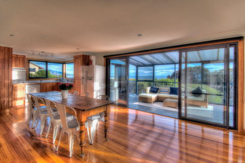Blue Waves - Accommodation Mount Tamborine 3