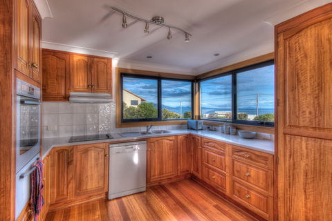 Blue Waves - Accommodation Mount Tamborine 4