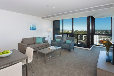 City Tempo - Power Street - Accommodation Mount Tamborine 1