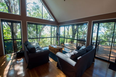 Curious Cottages - Accommodation Mount Tamborine 1