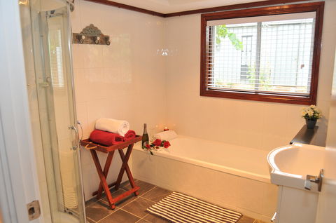 Ellenor Ivy Cottage - Accommodation Mount Tamborine 2