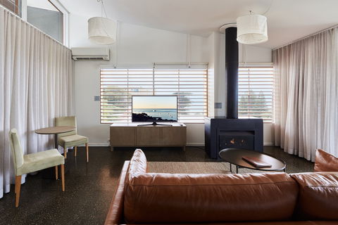 Hotel Sorrento - Accommodation Mount Tamborine 1