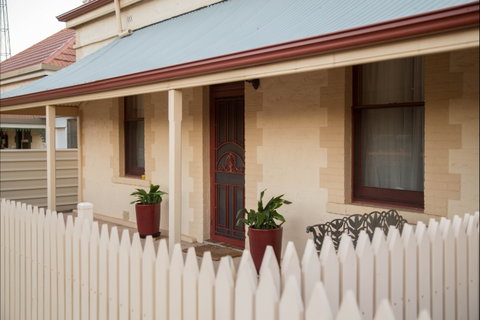McKinley's Rest - Accommodation Mount Tamborine 0