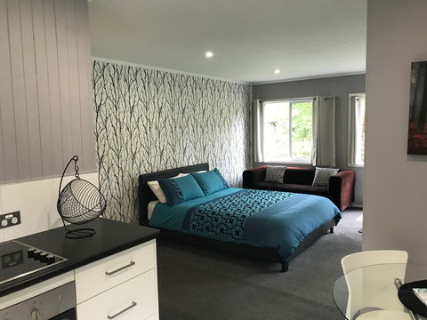 Ravenscroft Cottage - Accommodation Mount Tamborine 0
