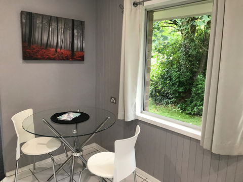 Ravenscroft Cottage - Accommodation Mount Tamborine 2