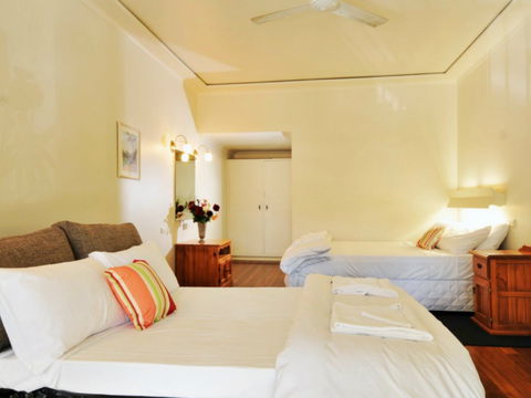 The Eltham Hotel - Accommodation Mount Tamborine 1