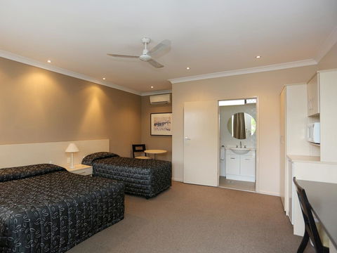 Adamstown Elizabeth Motor Inn - Accommodation Mount Tamborine 1