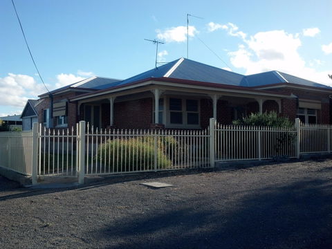 Alby's - Accommodation Mount Tamborine 0
