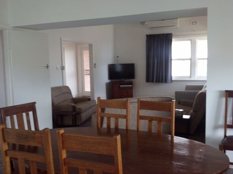 Alby's - Accommodation Mount Tamborine 1