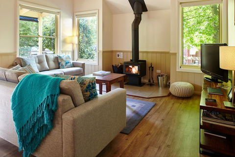 Alpine Valley Cottages - Accommodation Mount Tamborine 0