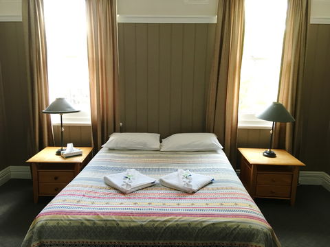 Apsley Arms Hotel - Accommodation Mount Tamborine 1