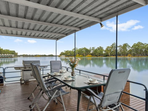 Boats And Bedzzz - The Murray Dream Self-contained Moored Houseboat - Accommodation Mount Tamborine 0