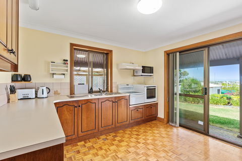 Century21 SouthCoast: Reef & Vines Port Noarlunga - Accommodation Mount Tamborine 2