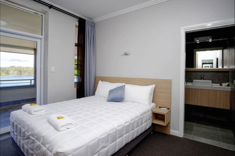 Lakes And Ocean Hotel - Accommodation Mount Tamborine 1