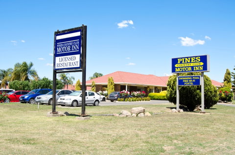 Pines Country Club Motor Inn - Accommodation Mount Tamborine 0
