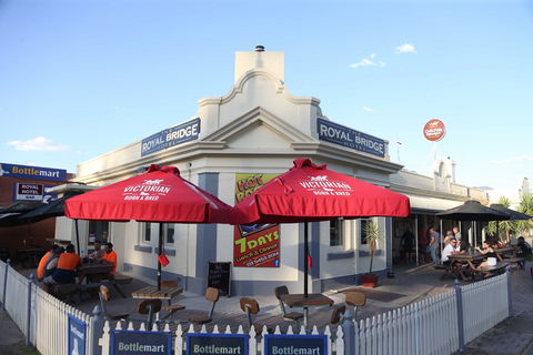Royal Bridge Hotel, Barham - Accommodation Mount Tamborine 0