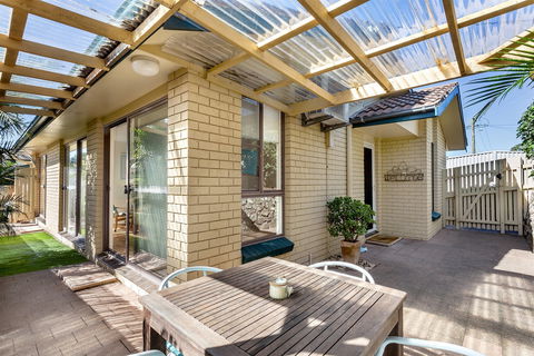 Shearwater At Shoal Bay Cottage One - Dogs Welcome! - Accommodation Mount Tamborine 2