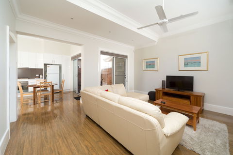 The Waterstreet Apartment - Accommodation Mount Tamborine 2