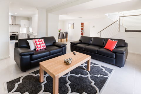 Wallsend Executive Apartments - Accommodation Mount Tamborine 1
