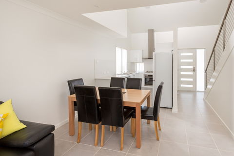 Wallsend Executive Apartments - Accommodation Mount Tamborine 2