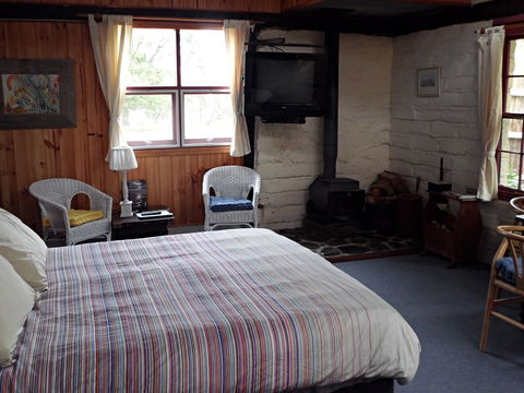 Woolly Butt Bungalow - Accommodation Mount Tamborine 1