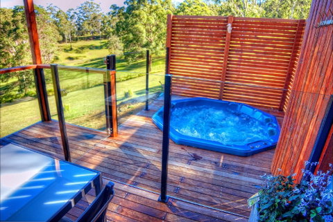 Cabins@theView - Accommodation Mount Tamborine 2