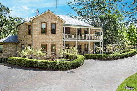 Le Chateau - Accommodation Mount Tamborine 1