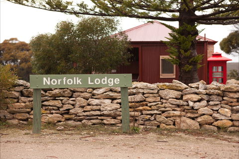 Norfolk Lodge - Accommodation Mount Tamborine 0